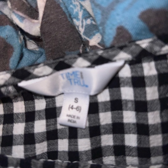 Black And White Plaid Blouse - Picture 2 of 6